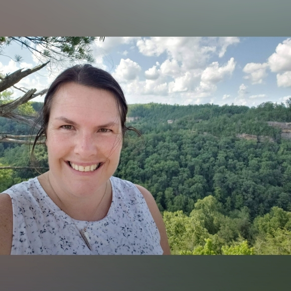 Meet your Posher, Lauren - Picture 5 of 5